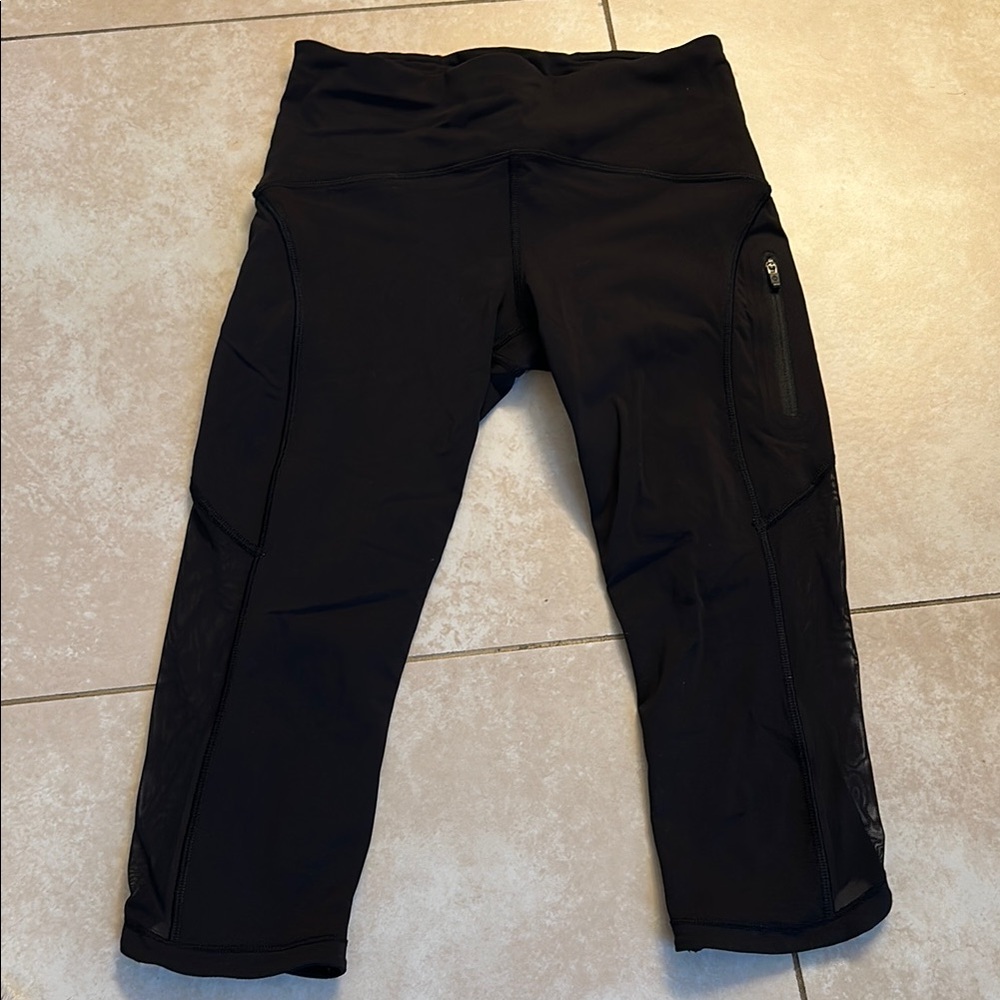 Lululemon Black Cropped Leggings - Picture 2 of 3